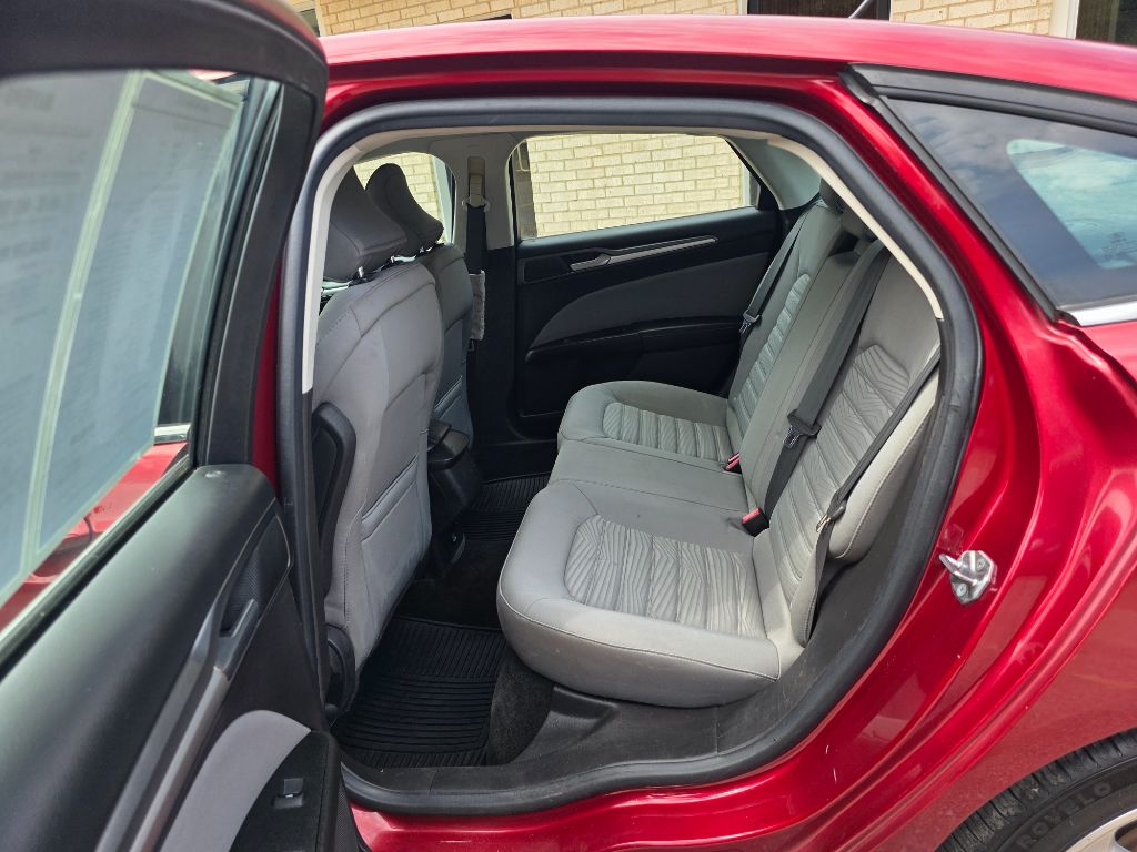 2016 Ford Fusion S - Photo 9