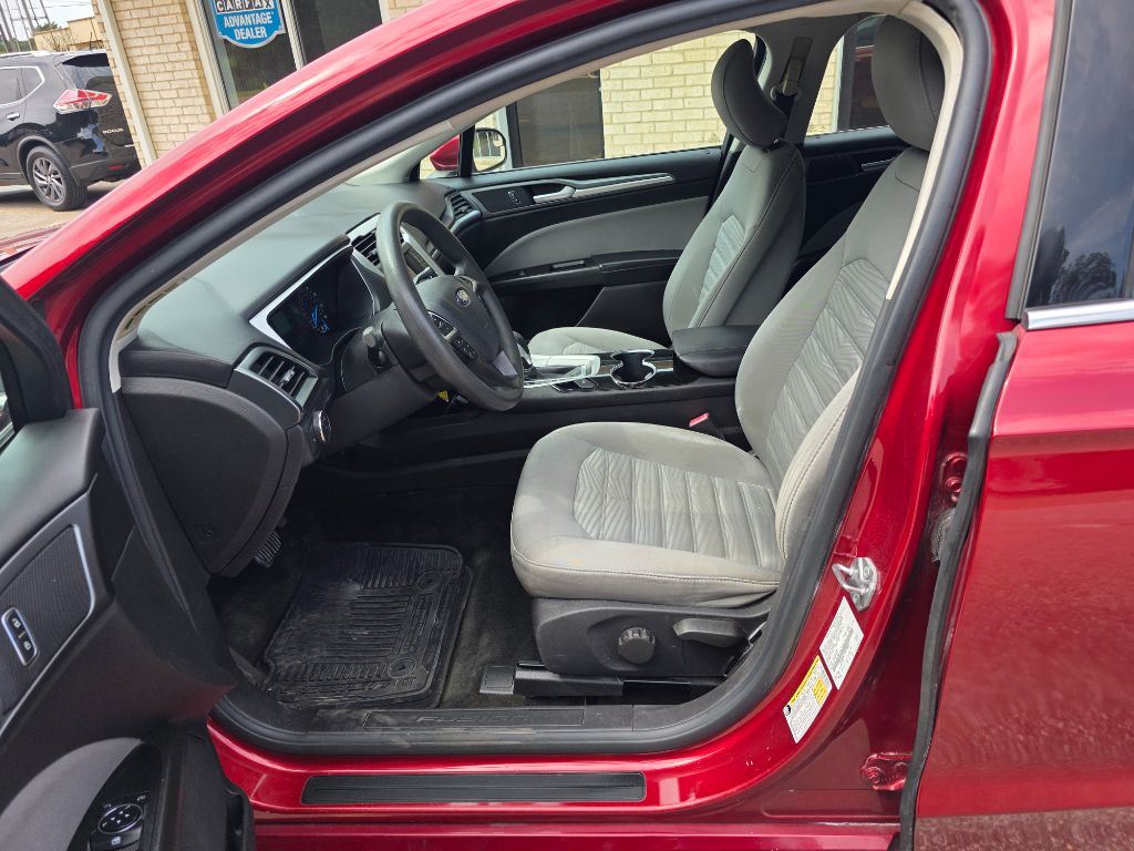 2016 Ford Fusion S - Photo 11