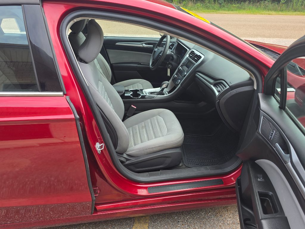 2016 Ford Fusion S - Photo 12