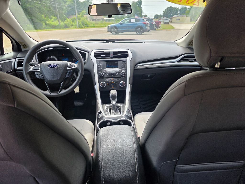 2016 Ford Fusion S - Photo 10
